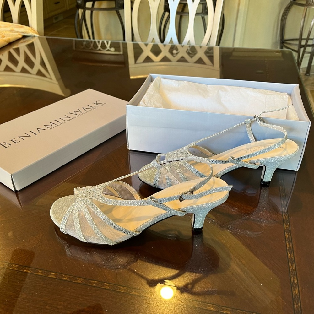 BENJAMIN WALK Touch Ups Clara Silver Heels - Picture 8 of 11